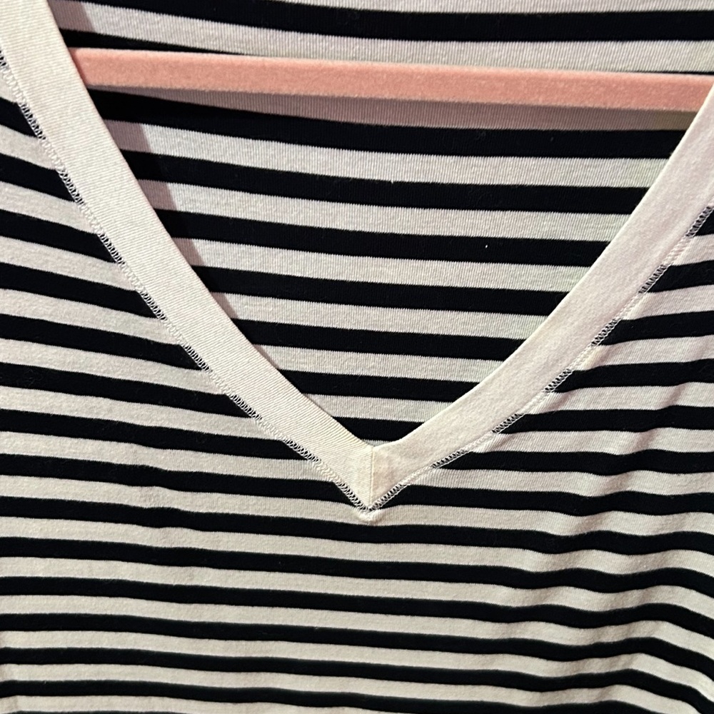 DOLCE & GABBANA NWOT  AUTHENTIC 6, 42 Top  Black & White Striped 3/4 in. Sleeves